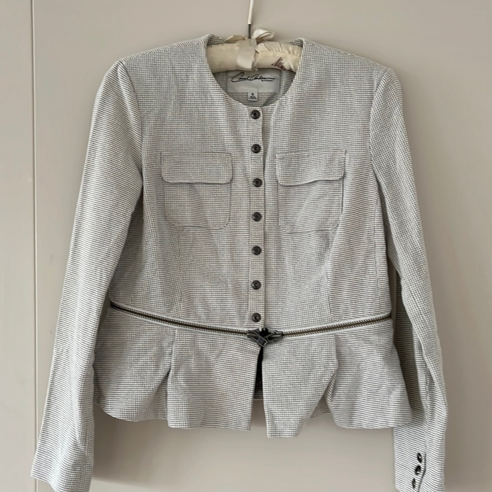 Nice Office Blazer! Just needs dry cleaned or ironed.